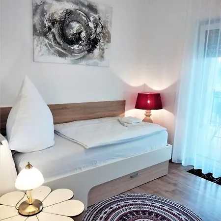 Hotel For Rosrath